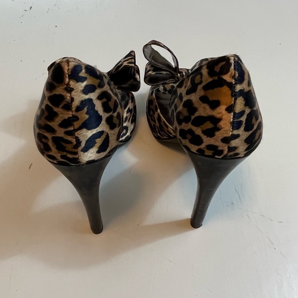 Michael Shannon Lolita Bow Leopard Print Satin Peep Toe High Heel Size 5M - Picture 10 of 10